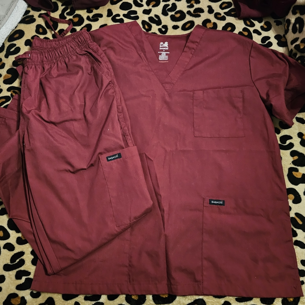 Dagacci plum scrub set size med.